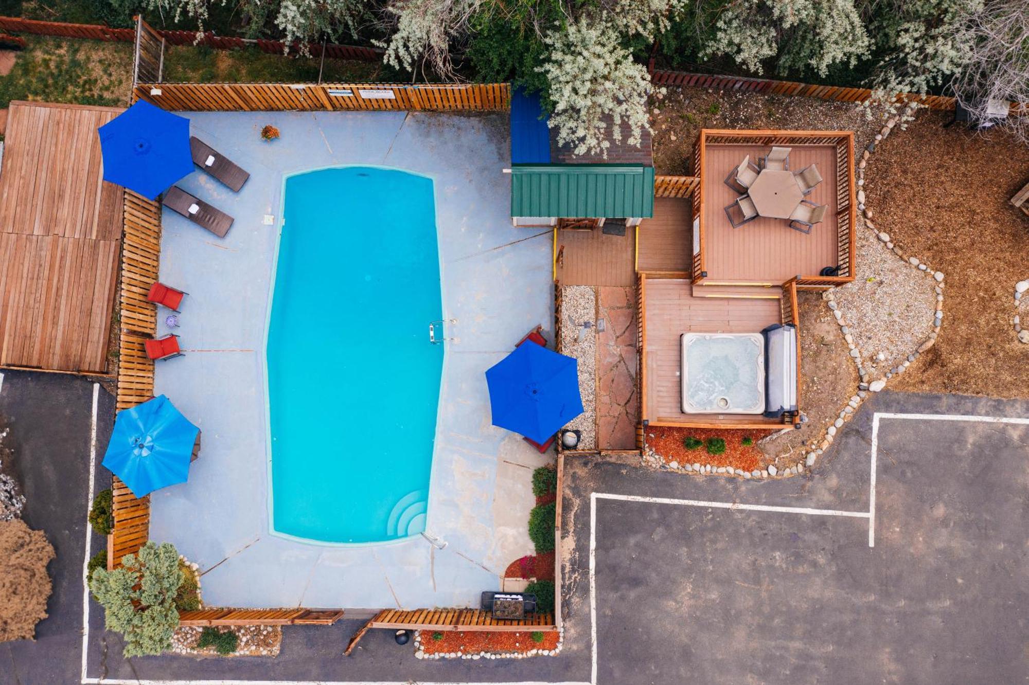 Motel & Monarch 3*