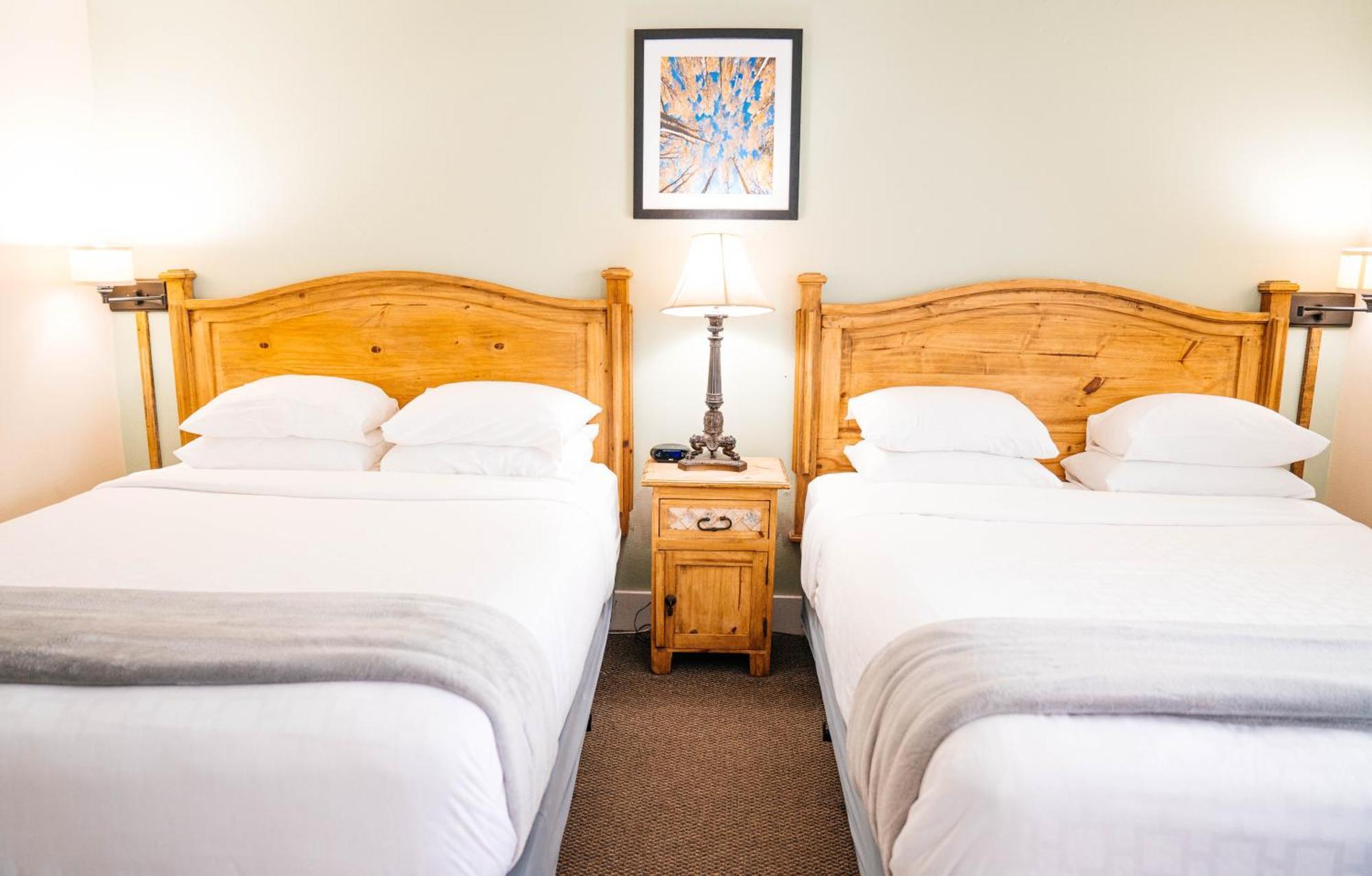 & Monarch Motel 3*