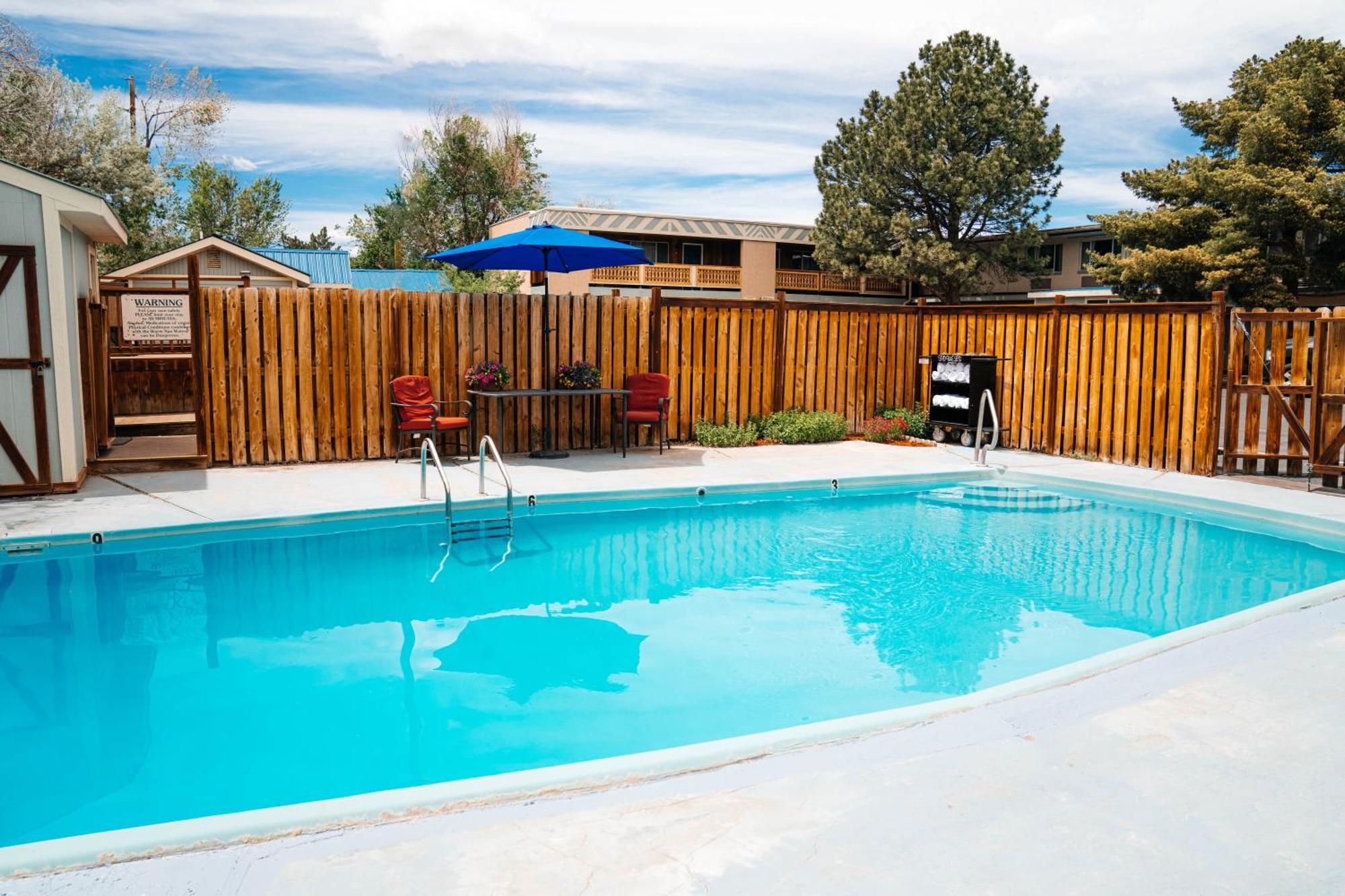 & Monarch Motel 3*