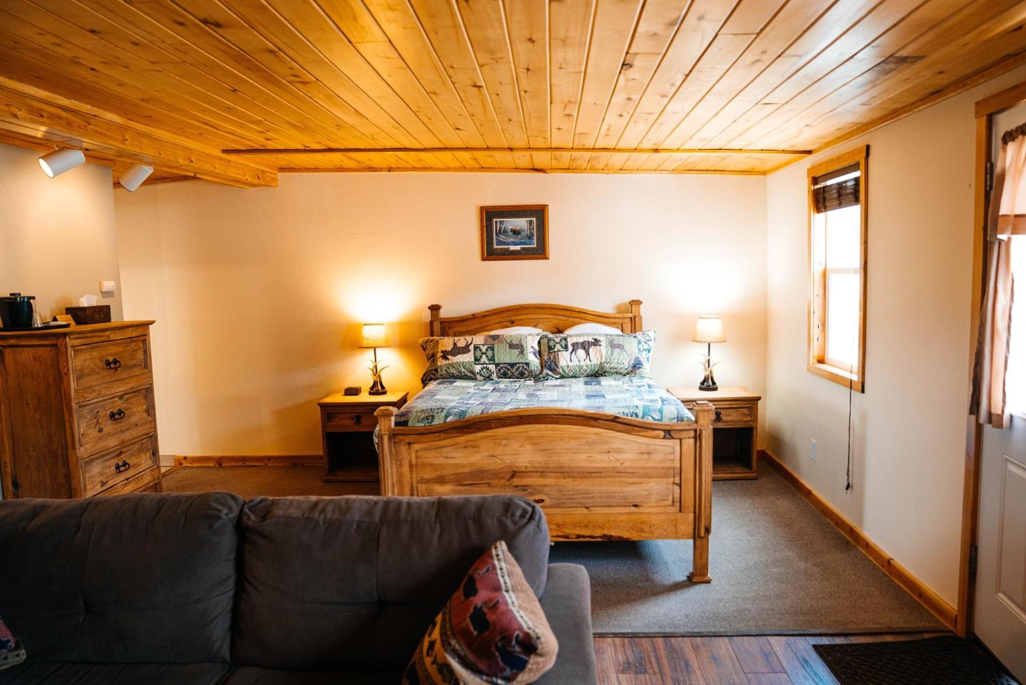 Motel & Monarch 3*