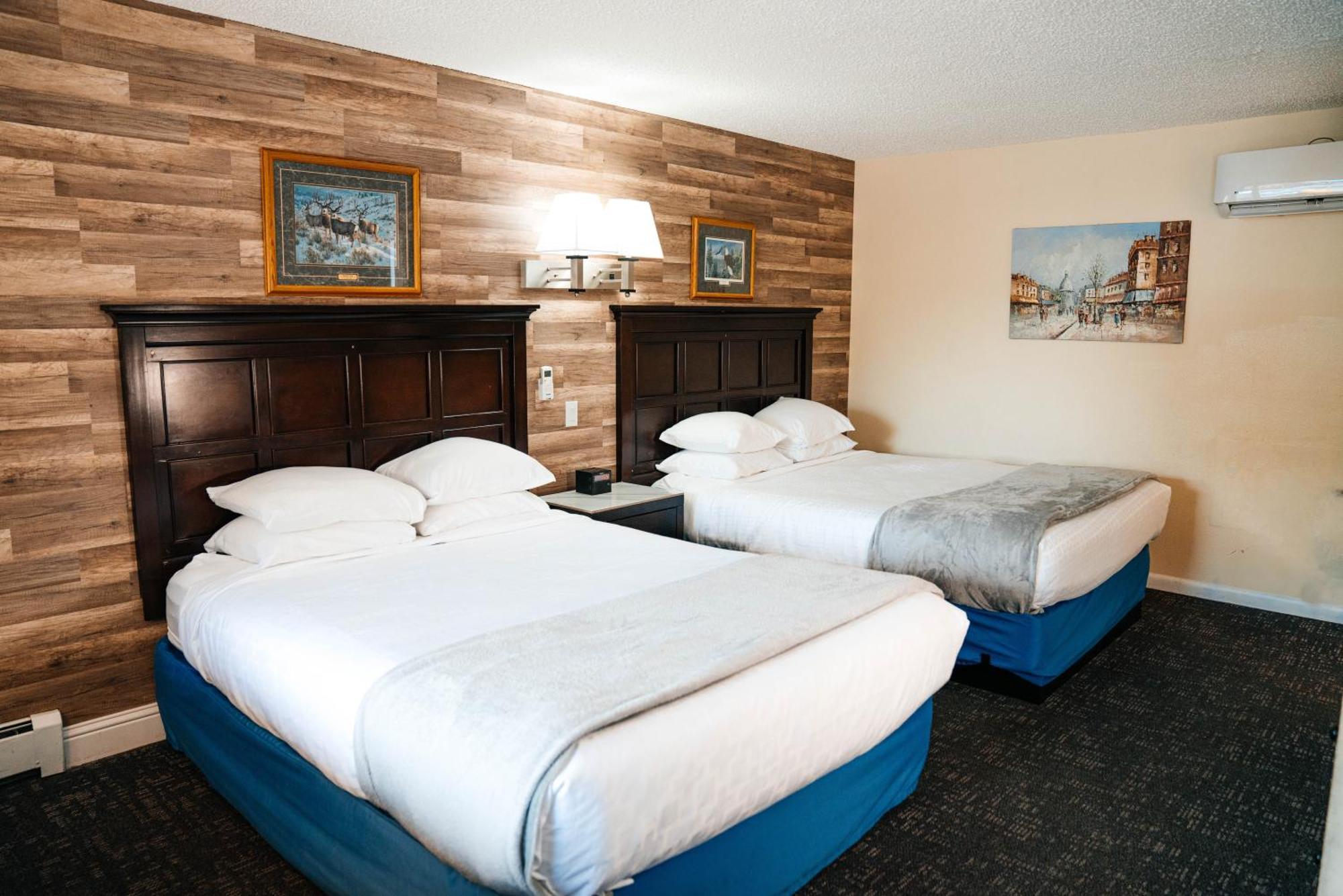 & Monarch Motel 3*