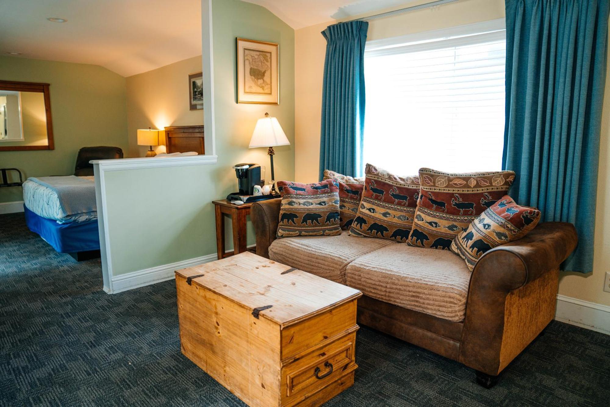 & Monarch Motel 3*